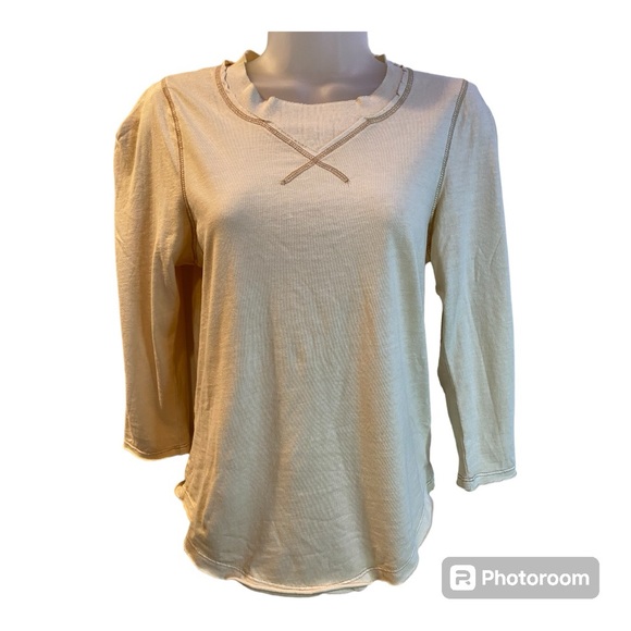 NWT We The Free T Shirt Size XS Cream with Tan Stitching Clover Top 3/4 Sleeve - Picture 2 of 12
